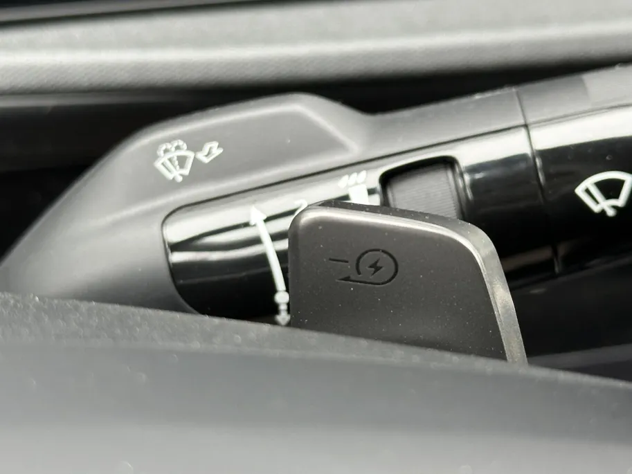 Kia EV6 Light Edition 63 kWh | *Demo direct beschikbaar* | Navi | Camera | Adaptieve Cruise | Clima | Stoel-/Stuurverwarming | Privacy Glass | Apple Carplay | Android Auto