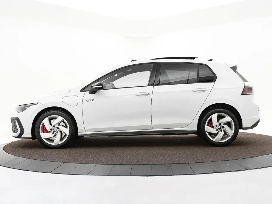 Volkswagen Golf 1.5 eHybrid 272pk DSG GTE · Panoramadak · 360 Camera · Head-Up Display · Matrix LED · Optiekpakket Zwart · Dodehoeksensor · Garantie t/m 10-11-2030 of 100.000km