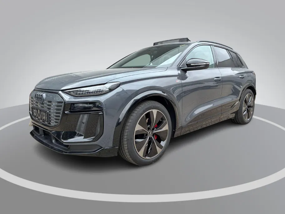 Audi Q6 e-tron S edition 83 kWh 252pk · Panoramadak · Inklap. Trekhaak · Luchtvering · 360 Camera · Matrix LED · Elek. Stoelen + Geheugen Bestuurder · Garantie t/m 19-06-2030 of 100.000km