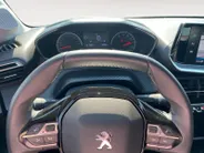 Peugeot 208 1.2 PureTech Active NL auto | navigatie | Apple CarPlay / Android-Auto | cruise control | etc.