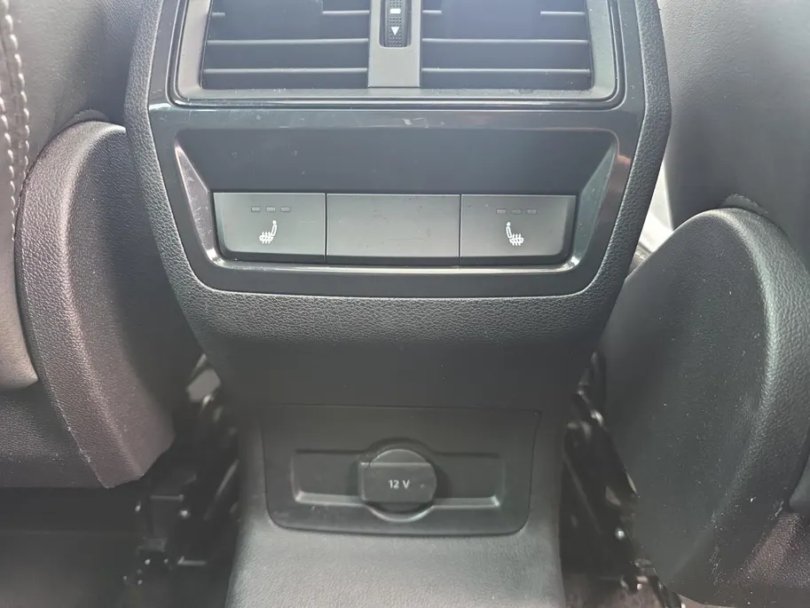 Škoda Kodiaq 1.5 TSI Sportline Business 7p. | Goed onderhouden! | Panoramadak | Trekhaak | Achteruitrijcamera | Elektr. Stoelen | 20'' velgen | 12 maanden garantie