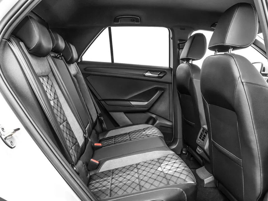 Volkswagen T-Roc 1.5 TSI 150pk DSG R-Line · Camera · Keyless · Dodehoeksensor · Stoelverwarming · ACC · Elek. Achterklep · 18'Velgen · Garantie t/m 19-02-2027