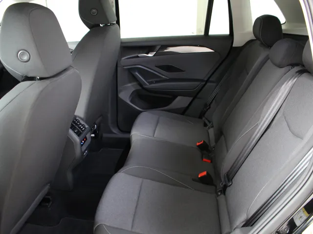 Volkswagen Tiguan 1.5 eTSI Automaat Navigatie | Trekhaak | Stoelverwarming | Lichtmetalen velgen