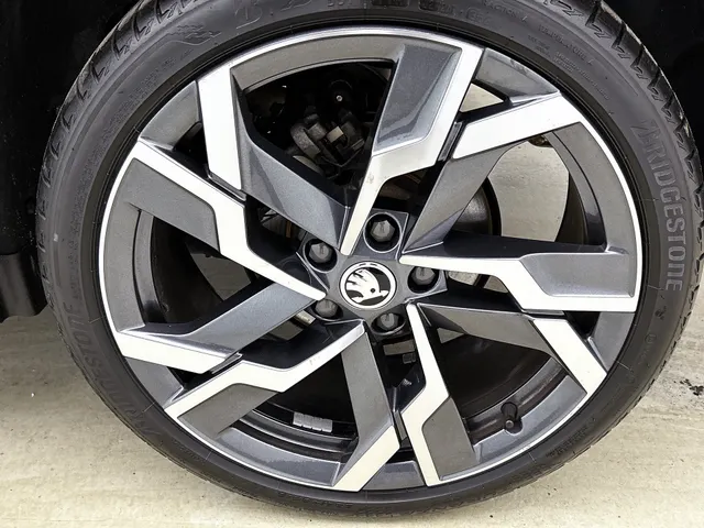 Škoda Karoq 1.5 TSI ACT Sportline Business | PANORAMADAK | 360 CAMERA | WINTERPACK | KEYLESS | NAVI | ELEKTR. ACHTERKLEP