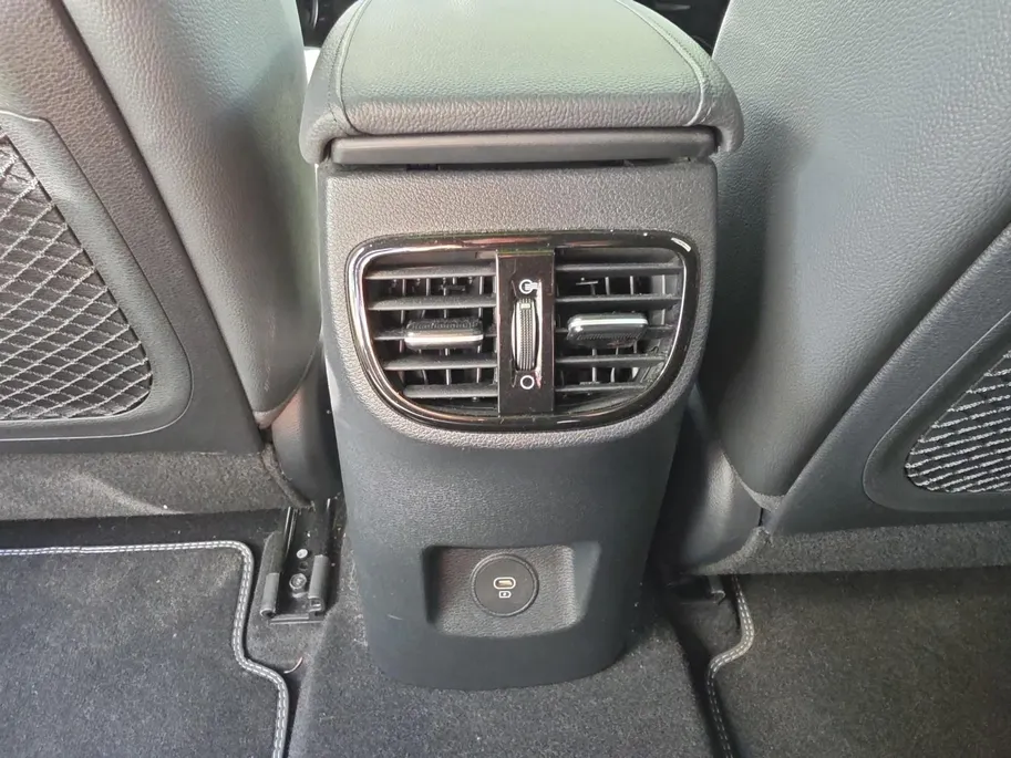 Kia XCeed 1.5 T-GDi GT-Line | Achteruitrijcamera | Parkeersensoren voor en achter | Panorama dak | Stoelverwarming | Apple carplay Android auto