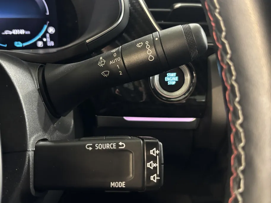 Renault Arkana 145PK E-Tech Hybrid R.S. Line Automaat | 9,3' Navi | Camera | Climate Control | Adaptive Cruise Control | Stoel + Stuurwiel verwarming | Apple CarPlay/Android Auto | Parkeersensoren | Lichtmetalen Velgen |