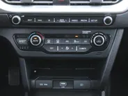 Kia e-Niro ExecutiveLine 64 kWh | Trekhaak | Stuur-/stoelverwarming + ventilatie | Leer | 17' LM | Cruise adapt. | Dodehoek detectie | LED | JBL audio |