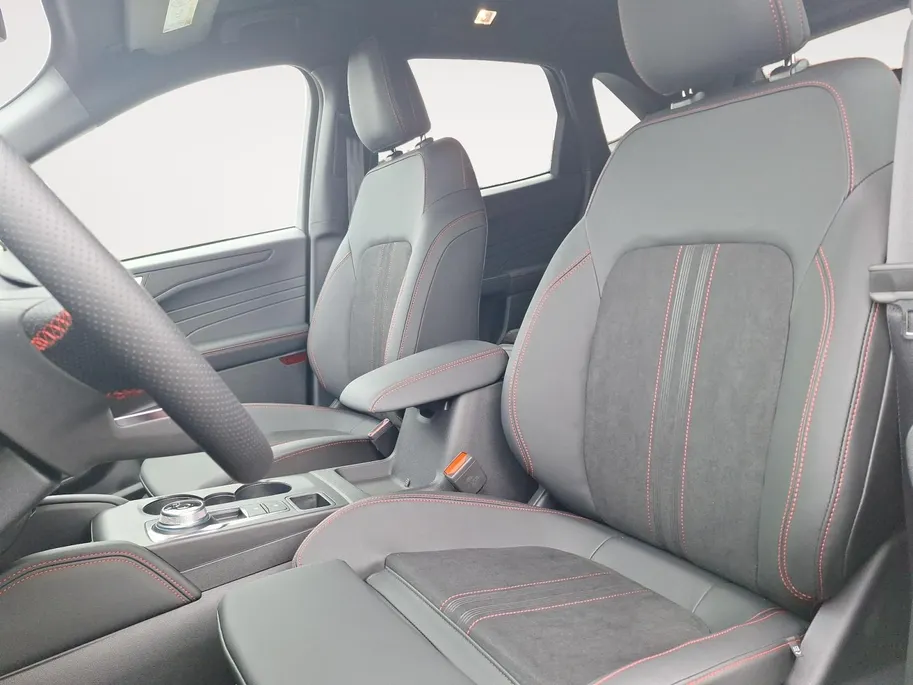 Ford Kuga 2.5 PHEV ST-Line X | 2.000,- Ready set Ford Bonus | Black Pack | Winterpack | Matrix Ledkoplampen | El. Trekhaak | Adaptive cruisecontrol | El. Achterklep | 360Camera | B&O Audio | El. Vest. voorstoelen | Full Led | BLIS | Nieuw te bestellen |