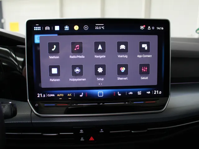Volkswagen Golf 1.5 eTSI DSG Energy Edition Panoramadak | Navigatie | Harman Kardon Audio |  Fabrieksgarantie