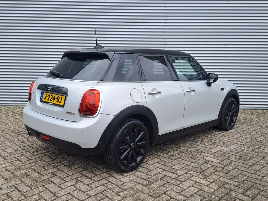 MINI Cooper Mini 1.5 Business Edition | Navigatie | Harman Kardon | Climate | Sensoren | Cruise