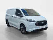Ford E-Transit Custom 340 L1H1 Trend AWD 71 kWh | Direct leverbaar | 0,99% rente | 3-zits | Trekhaak