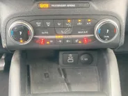 Ford Kuga 2.5 PHEV 225 pk Titanium Winter Pack - Draadloos opladen telefoon Origineel NL auto met weinig km.