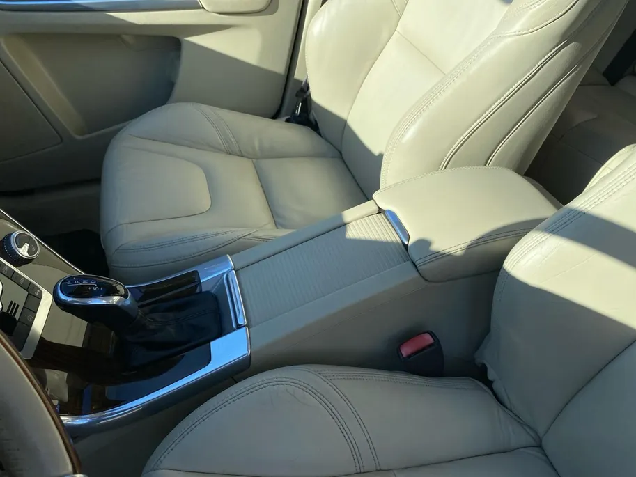 Volvo XC60 2.0 T5 Automaat Summum Luxury Line | Inscription Line | Pano Dak | NL-Auto | NAP | Trekhaak | Memory Seats | 20'| Camera | Stoelverwarming | Cruise Control | Navigatie | etc.