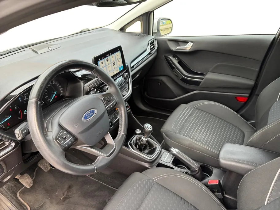 Ford Fiesta 1.0 EcoBoost Titanium | 1e Eigenaar | NL-Auto | Nieuwe distributieriem | Camera | Adaptive Cruisecontrol | Voorruitverwarming | B&O Audio | Navigatie | Apple Carplay&Android Auto | Climate Control | Dealer onderhouden |