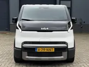 Kia PV5 L2H1 Plus 51.5 kWh | incl. berkentriplex laadvloer | All-season banden | 297 km WLTP-actieradius | Snelladen van 10% tot 80% in 30 minuten | Stoel- en stuurverwarming | Achteruitrijcamera | Draadloos Apple/Android Carplay | Parkeersensoren voor- en achter