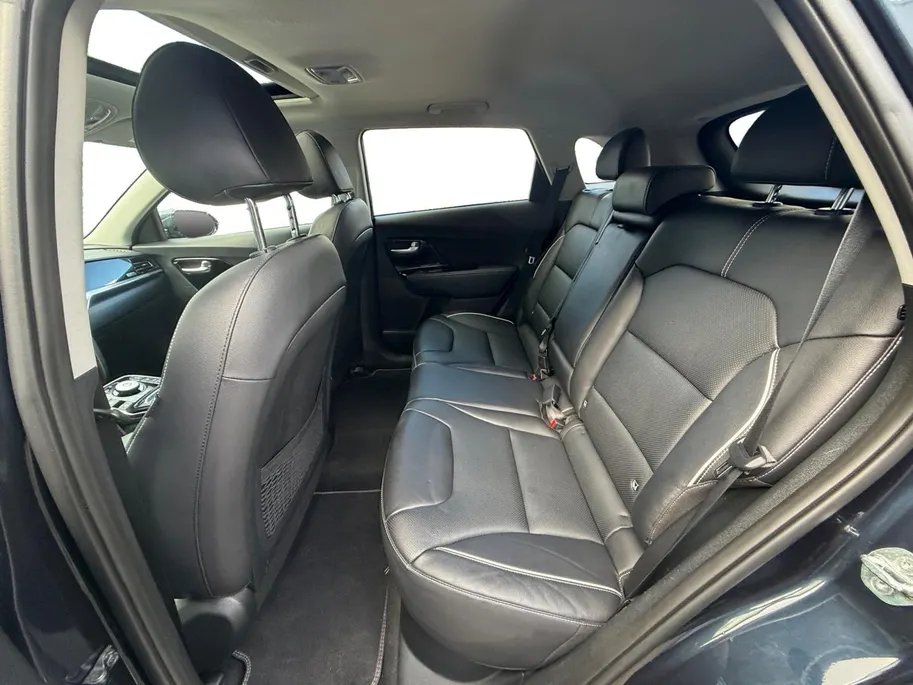 Kia e-Niro ExecutiveLine 64 kWh | LEDER | CAMERA | JBL | STOELVERWARMING/ VENTILATIE | PARKEERSENSOR |