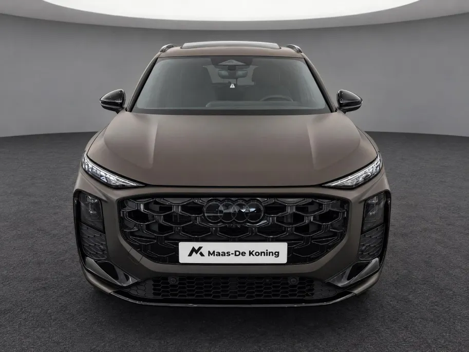 Audi Q3 1.5 200kW e-hybrid S edition 272 PK · Tech pro · Trekhaak elek. wegklapbaar · Glazen panoramadak