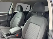 Volkswagen Golf 1.5 eHybrid Life Edition Panoramadak · Achteruitrijcamera · Draadloze telefoonlader · Stuur- & Stoelverwarming