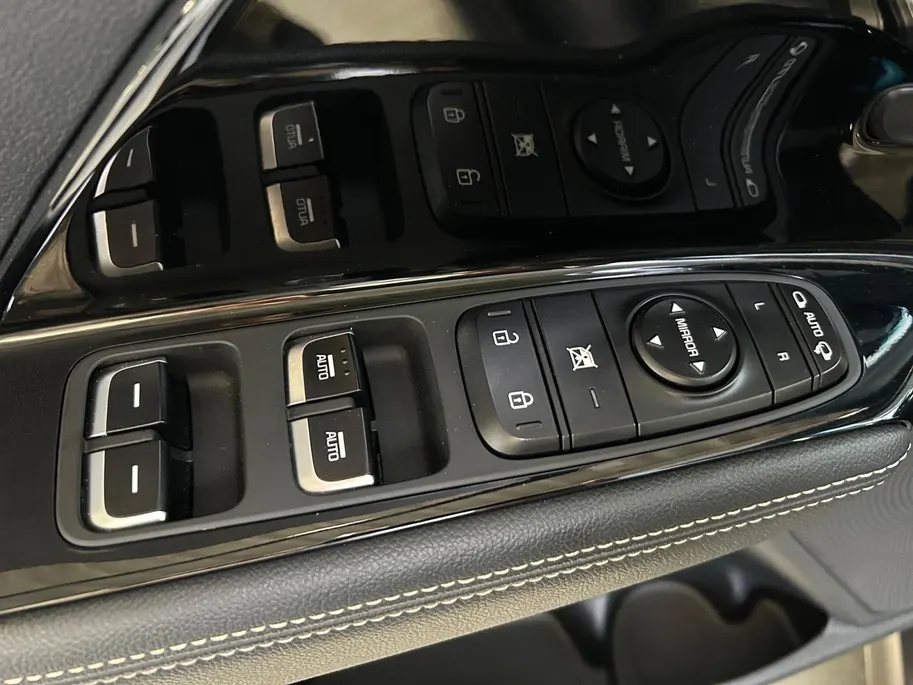 Kia e-Niro ExecutiveLine 64 kWh | Warmtepomp | Trekhaak Afneembaar + 13-Polige Stekker | Elektrisch verstelbare Voorstoelen | Bestuurdersstoel + Geheugen | Elektrisch Bedienbaar Schuif / Kanteldak | Stoelverwarming + Stoelkoeling | Stuurverwarming | JBL Geluidsinsta