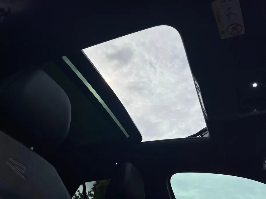 Volkswagen T-Roc 1.5 TSI R-Line Edition | Panoramadak | Parkeercamera | Adaptieve Cruise Control
