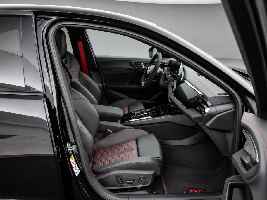 Audi RS5 Limousine e-hybrid 639 PK · RS sportuitlaat · Topsnelheid 270 km/h · Head-up display · Panoramadak