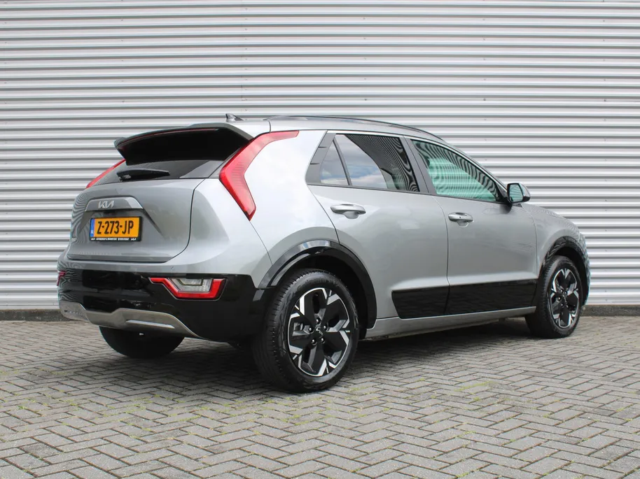 Kia Niro EV Edition Advanced 64.8 kWh | Stuur-/stoelverwarming | Elektr. stoelverstelling | Camera | Cruise adapt. | 17'LM | Clima | 17% bijtelling |