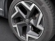 Volkswagen Tiguan 1.5 eTSI 150pk R-Line Business · Camera · Wegklapbare Trekhaak · Apple/Android Car Play · P-Sensoren · Massage · 19'' Inch · Garantie t/m 13-06-2029 of 100.000km