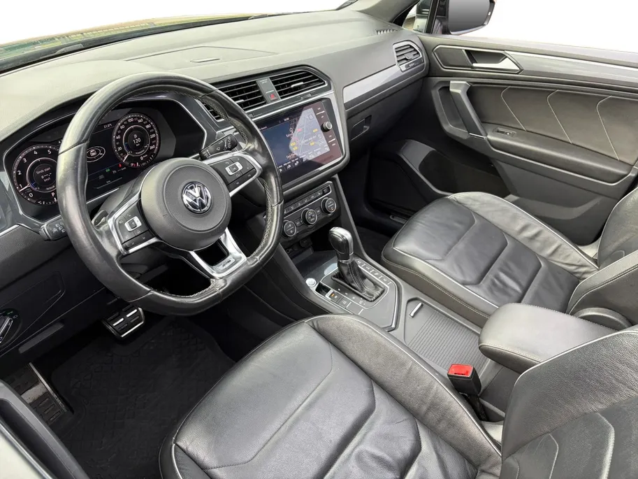 Volkswagen Tiguan Allspace 1.4 TSI Highline 7p. *Automaat*Navi*Schuif/kanteldak*Climate Control*Trekhaak*Stoelverwarming*Lederen bekleding*Parkeerhulp*Elekt. Achterklep*Vol opties!