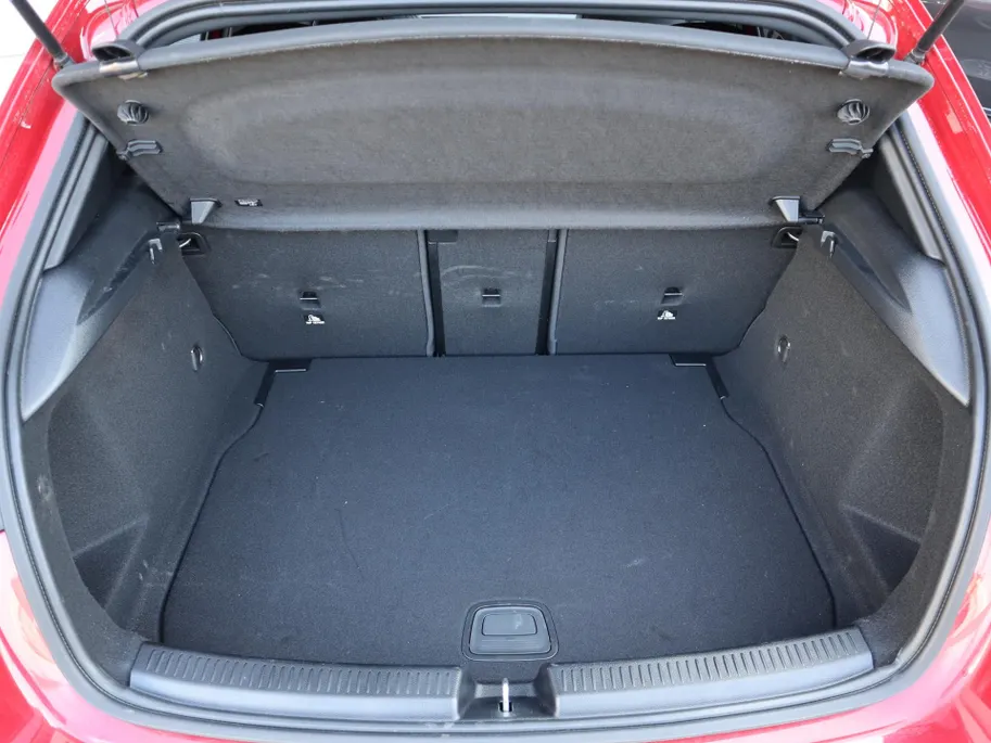 Mercedes-Benz A-Klasse 180 Business Solution AMG l Panorama dak l Keyless l AMG Line l