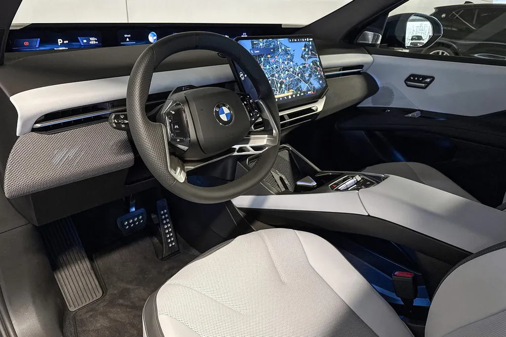 BMW iX3 50 xDrive 113 kWh