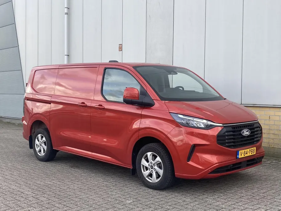 Ford Transit Custom 320 2.0 TDCI 136 pk Automaat AWD Limited L1H1 Navigatie - Apple Carplay/Anrdoid Auto - Ruiten achter - Trekhaak