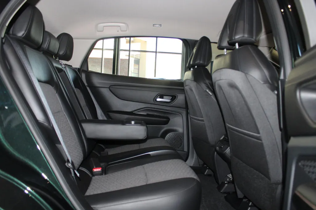 Nissan ARIYA Advance 91 kWh | Electrische stoel verstelling | Apple carplay & Android auto | Navigatie | Parkereersensoren v+a | 360grd camera | Kameleon kleur | 22kw lader | Bi-led verlichting |