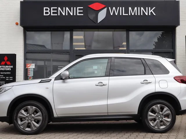 Suzuki Vitara 1.4 BoosterJet Hybrid Select Automaat All Seasons | Carplay | Adaptive Cruise
