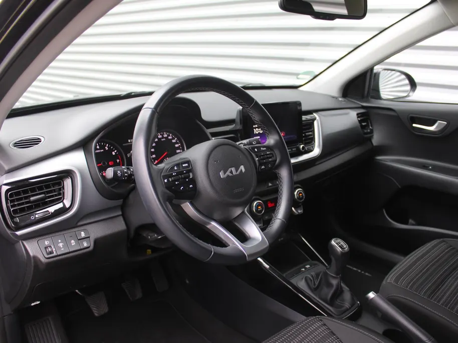 Kia Stonic 1.0 T-GDi MHEV DynamicPlusLine | Trekhaak | 15' LM | Clima | Cruise | Navi | Camera | LED | Keyless | 1e eigenaar |