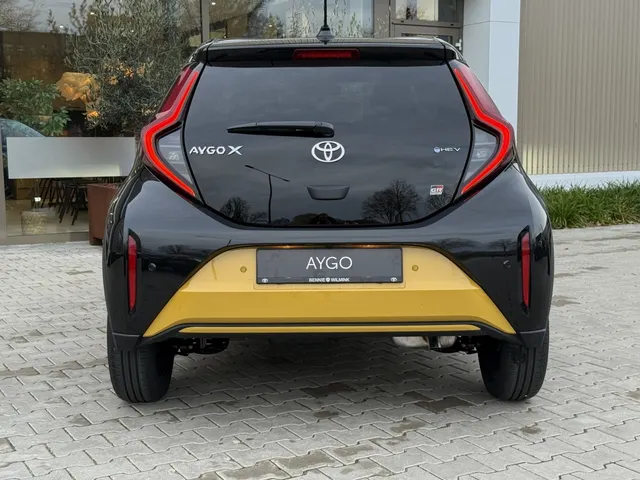 Toyota Aygo X Hybrid 115 GR Sport | PDC V/A | Stoelverwarm. | Camera |