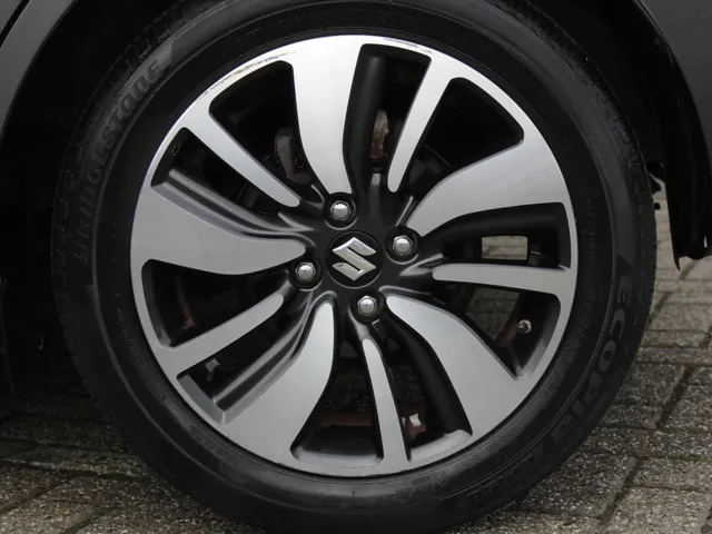 Suzuki Swift 1.0 Stijl Smart Hybrid | Navi | Cruise | Clima | Lm-Velgen