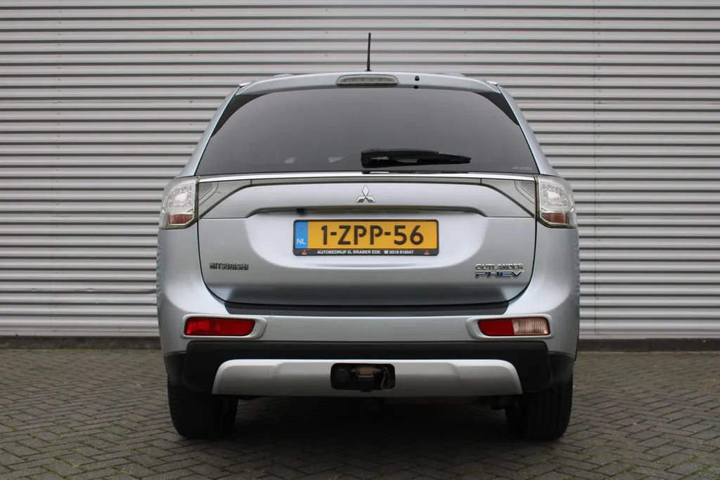 Mitsubishi Outlander 2.0 PHEV Business Edition X-Line | Navi | Clima | Camera | Trekhaak | Keyless | 18' LM |