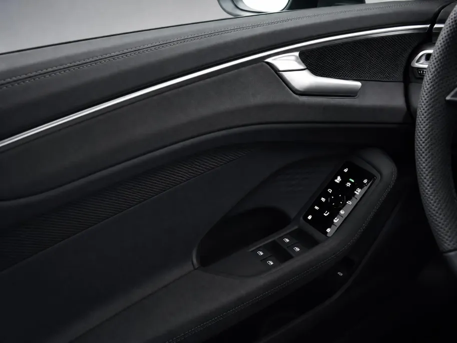 Audi A6 Limousine 2.0 e-hybrid quattro S Edition 299 PK Audi Sport 21'' · Tech Plus pakket · Akoestische glas · Lichtpakket Pro