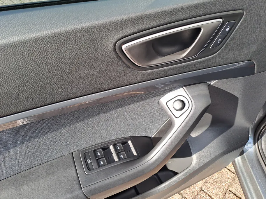 SEAT Ateca 1.5 TSI Style Business Intense | Keyless start | ECC | Navigatie | Camera | Cruise control adaptief | Apple Carplay/Android Auto | 17'' LM