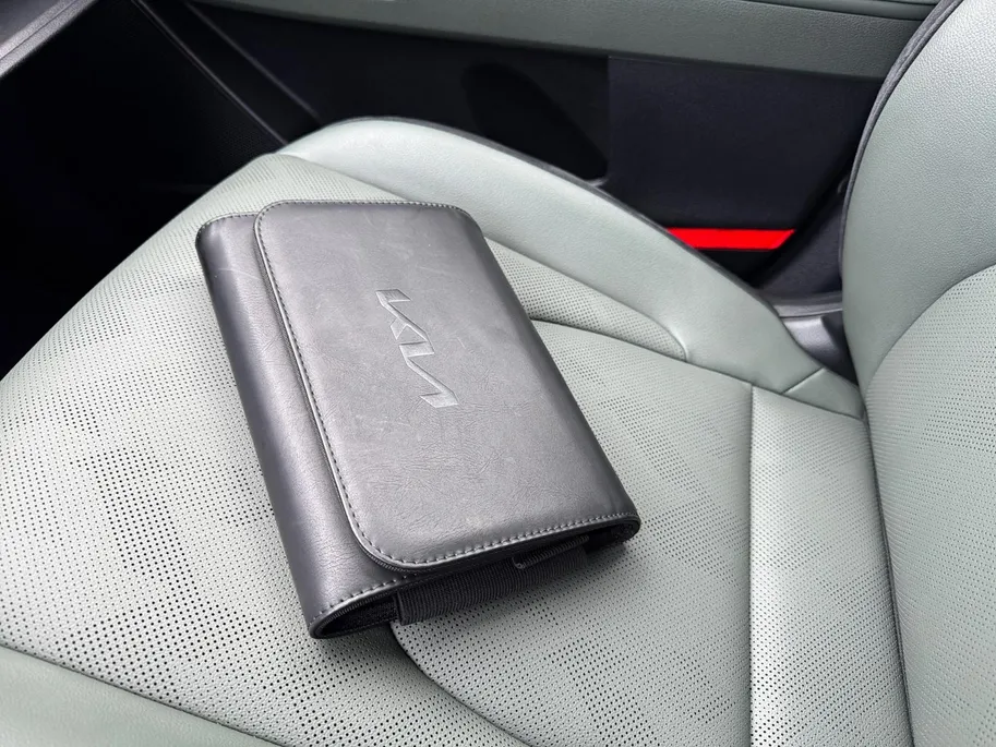 Kia Sportage 1.6 T-GDi Hybrid Dark Edition | Camera | Stuurverwarming | Stoelverwarming voor + achter | Apple Carplay / Android Auto | LMV | LED |