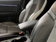Renault Captur 90PK TCe Intens | 9,3' Navi | Camera | Climate Control | Parkeersensoren | Apple CarPlay/Android Auto | Cruise Control | Lichtmetalen Velgen | Armsteun | Full LED |