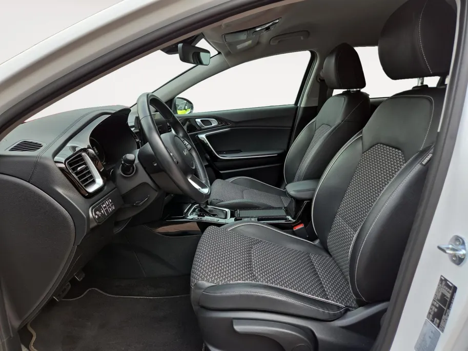 Kia Ceed Sportswagon 1.6i PHEV DynamicPlusLine Navi | Camera | Stoel + Stuurverwarming | Elektr. Achterklep | LED | Apple Carplay & Android Auto | Metallic lak | NAP