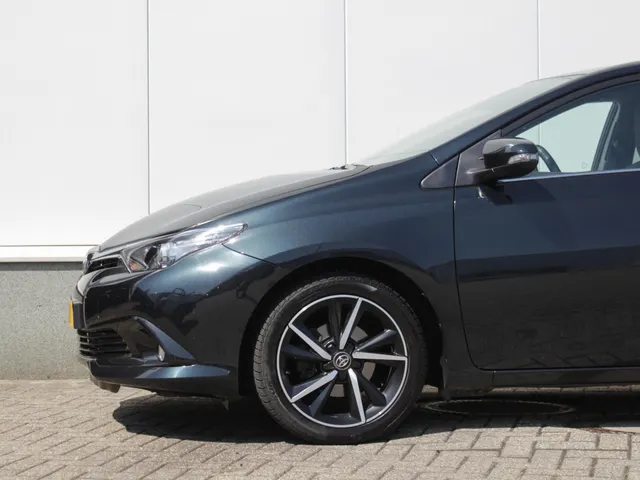 Toyota Auris 1.2T Dynamic | Navi | Cruise | Clima | Trekhaak