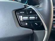 Kia Niro 1.6 GDi Hybrid DynamicLine Edition | Elektrisch Verstelbare Bestuurdersstoel | Dodehoekdetectie | Apple Carplay / Android Auto | Navigatiesysteem | Licht + Regensensor | Parkeersensoren Voor + Achter | Camera Achter | Cruise Control Adaptief | Rijstrookse
