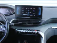 Peugeot 3008 1.2 PureTech GT | Trekhaak | Stoelverwarming | Cruise adapt. | Camera | Dodehoek detectie | 18' LM | Navi | Clima |