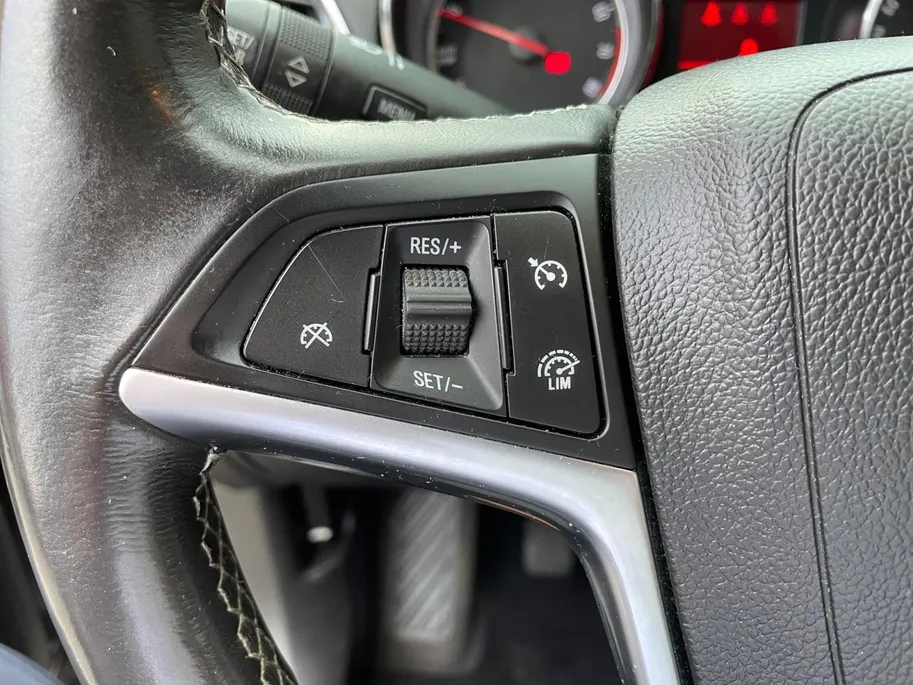 Opel Mokka 1.6 Edition | Navigatie | Parkeersensoren v+a| Airco | Cruise control| Automatische verlichting |