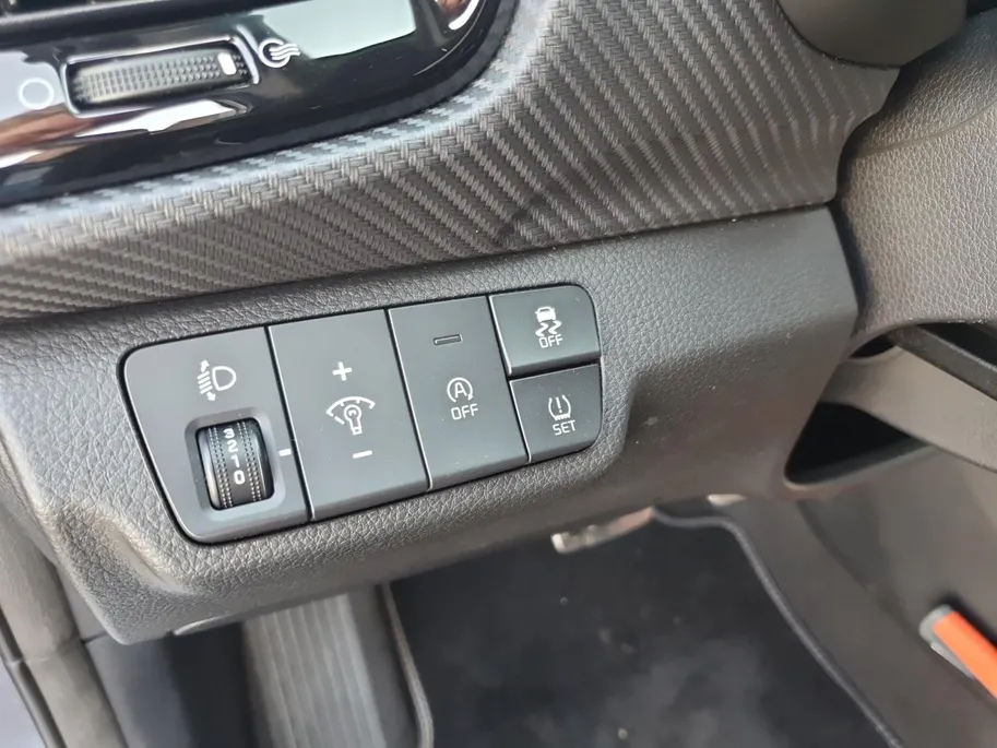 Kia Stonic 1.0 T-GDi MHEV GT-PlusLine | Stoel en stuurverwarming | Schuifdak | Dodehoek detectie | Climate control | Cruise control | Camera | Navigatie | Parkeersensoren voor en achter |