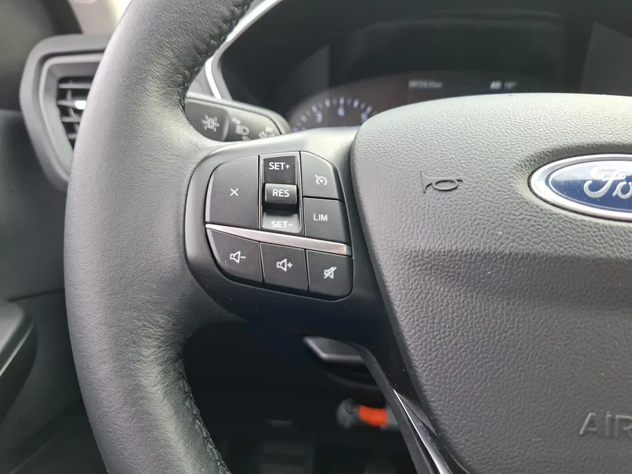 Ford Kuga 1.5 EcoBoost Titanium | Dealeronderhouden | Stoel- stuur en voorruitverwarming | Trekhaak | 1600kg trekgewicht | Navigatie