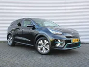 Kia e-Niro ExecutiveLine 64 kWh | Trekhaak | Stuur-/stoelverwarming + ventilatie | Leer | 17' LM | Cruise adapt. | Dodehoek detectie | LED | JBL audio |