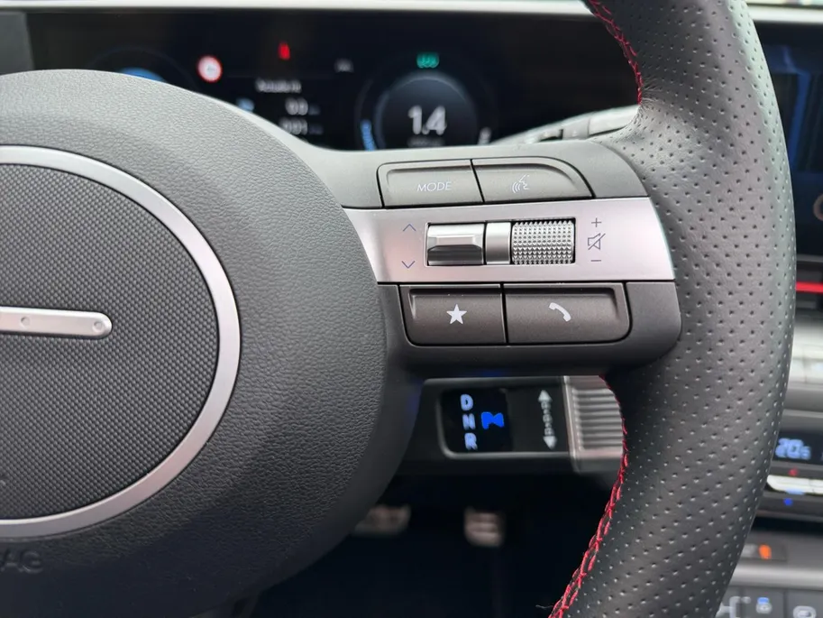 Hyundai Kona 1.6 GDI HEV N Line Sky | Schuif-/kantel dak | 360 camera | Apple Carplay/ Android Auto | Stoelverwarming voor & achter | Stoelventilatie |  Navigatie |